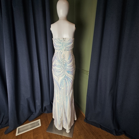 NWT - Stunning White Strapless Mermaid Dress with Iridescent Sequins - XS - Picture 9 of 15